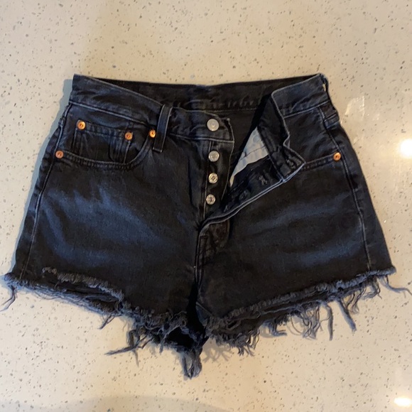 Levi 501 Cut Off Shorts - Picture 2 of 4
